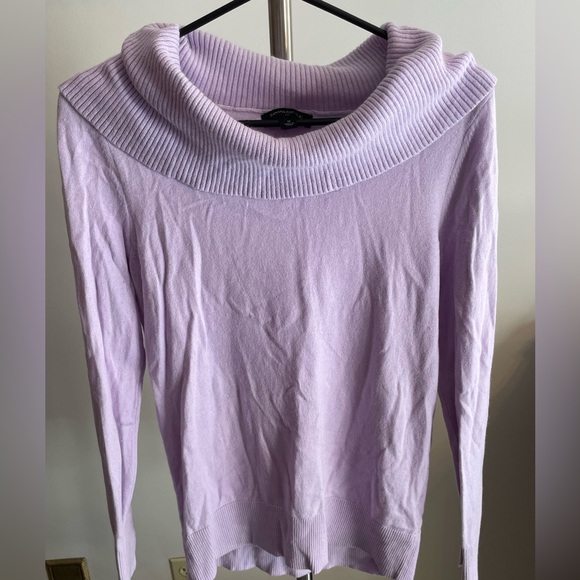 Light Purple scoop neck Banana Republic Sweater size Medium - Picture 3 of 5
